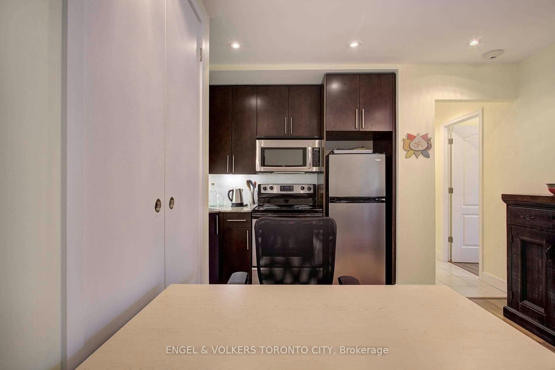 202-25 Ritchie Avenue, Toronto, ON, M6R 2J6 - 11