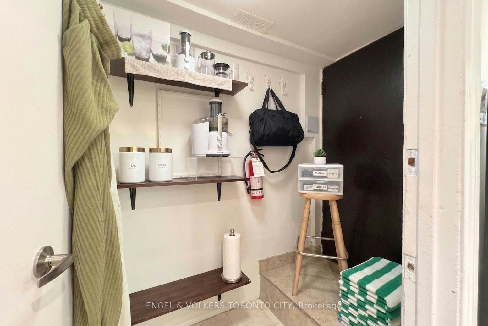 Lower-266 Weston Road, Toronto, ON, M6N 3P5 - 7