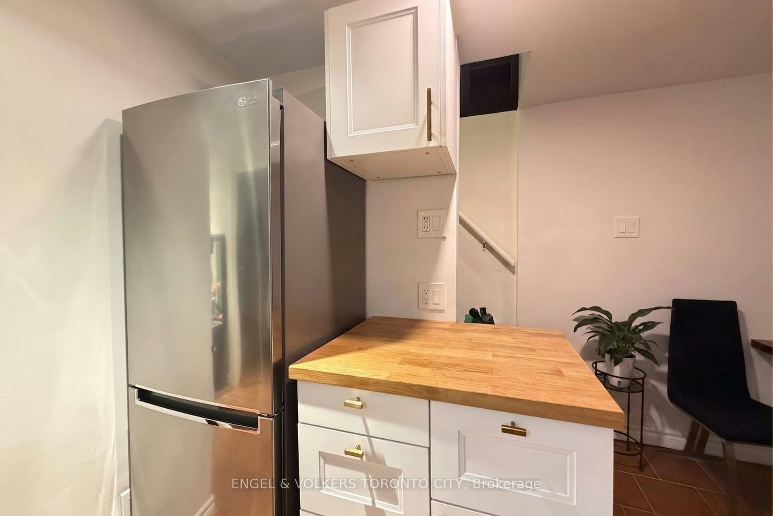 Lower-266 Weston Road, Toronto, ON, M6N 3P5 - 6