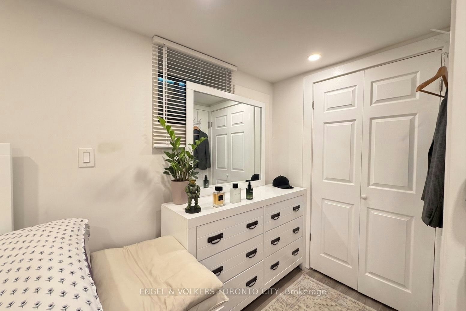 Lower-266 Weston Road, Toronto, ON, M6N 3P5 - 2