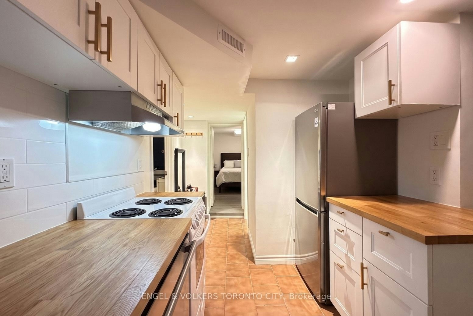 Lower-266 Weston Road, Toronto, ON, M6N 3P5 - 4