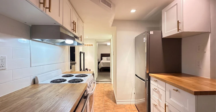 Lower-266 Weston Road, Toronto, ON, M6N 3P5 - 4
