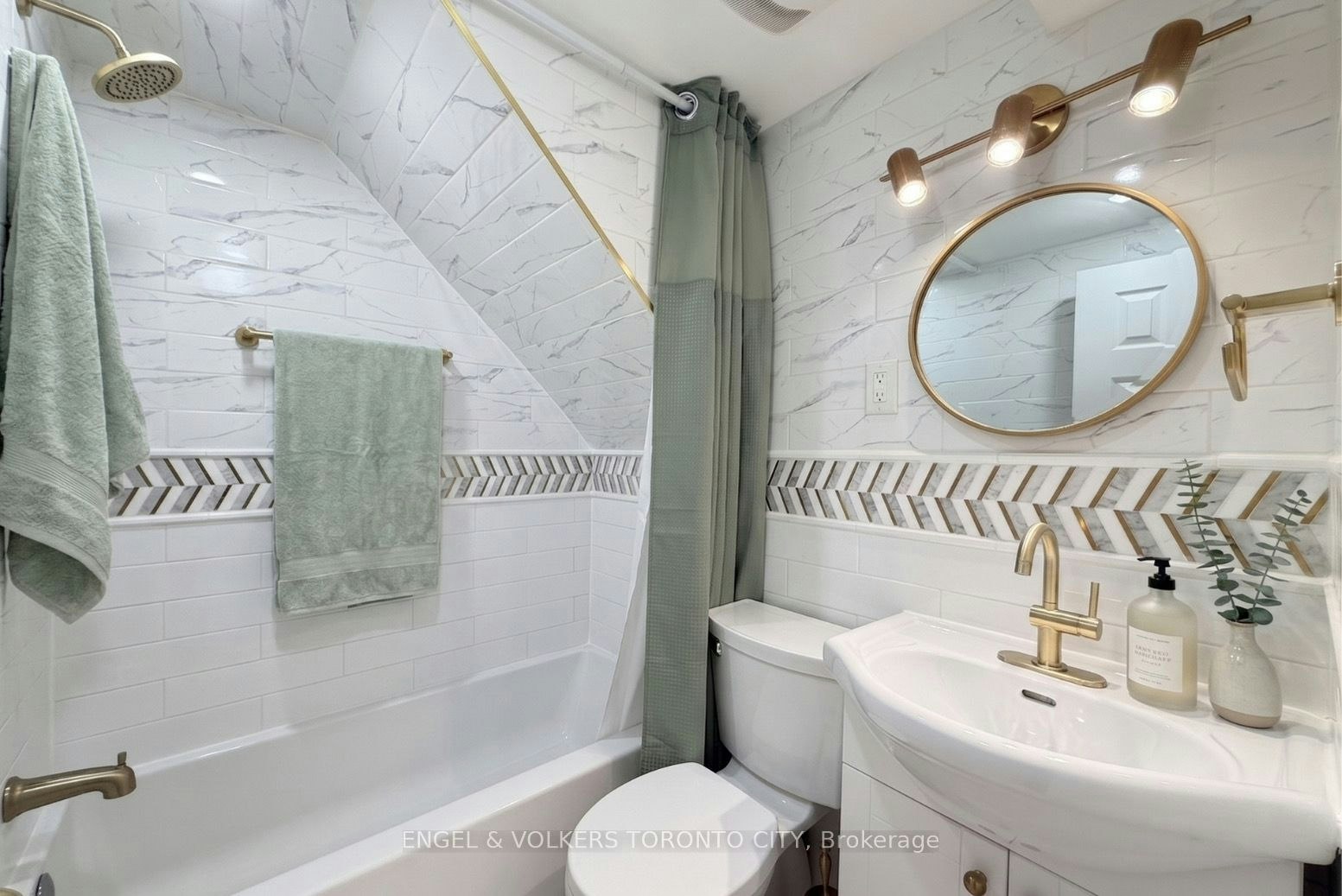 Lower-266 Weston Road, Toronto, ON, M6N 3P5 - 8