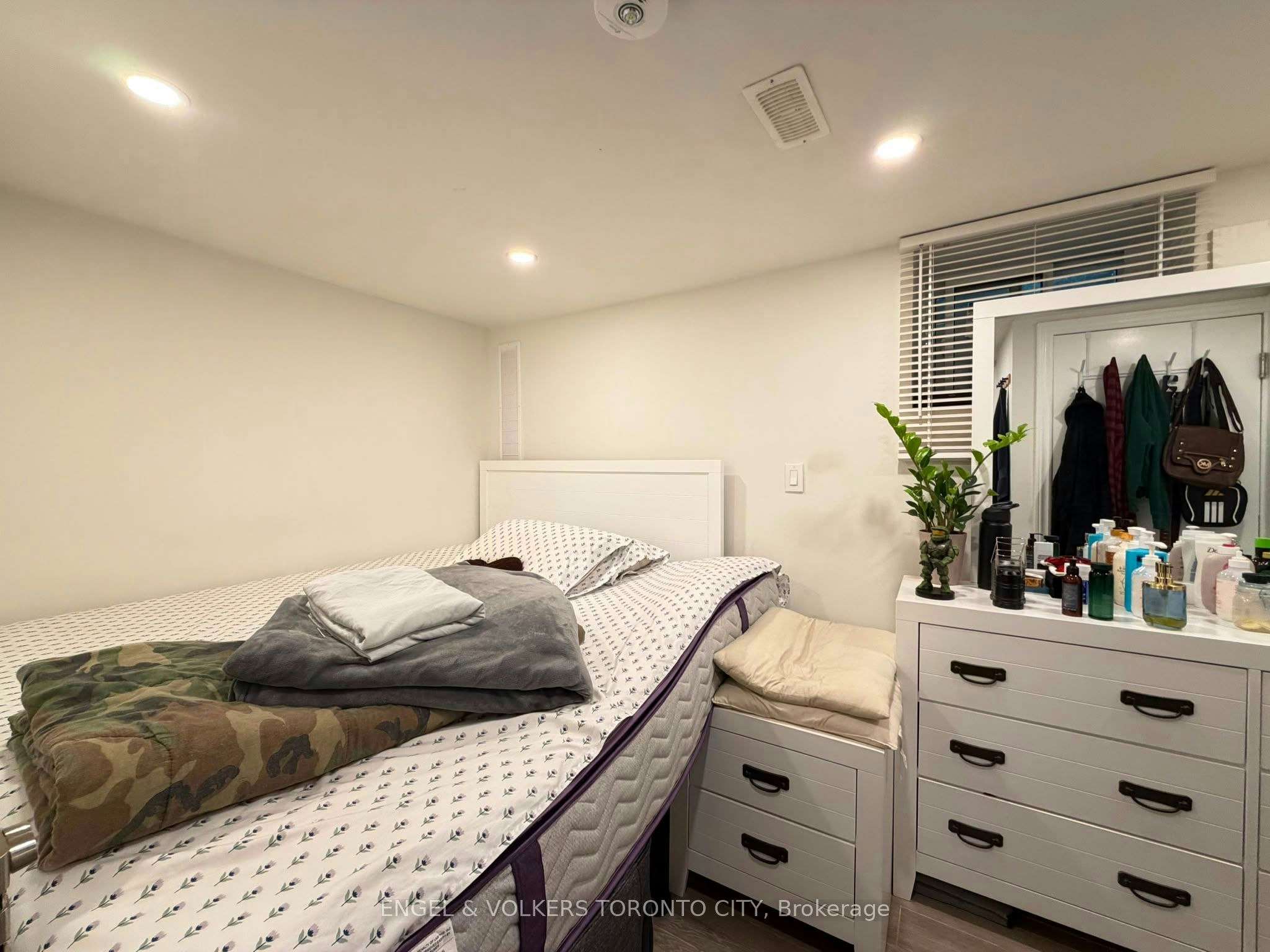 Lower-266 Weston Road, Toronto, ON, M6N 3P5
