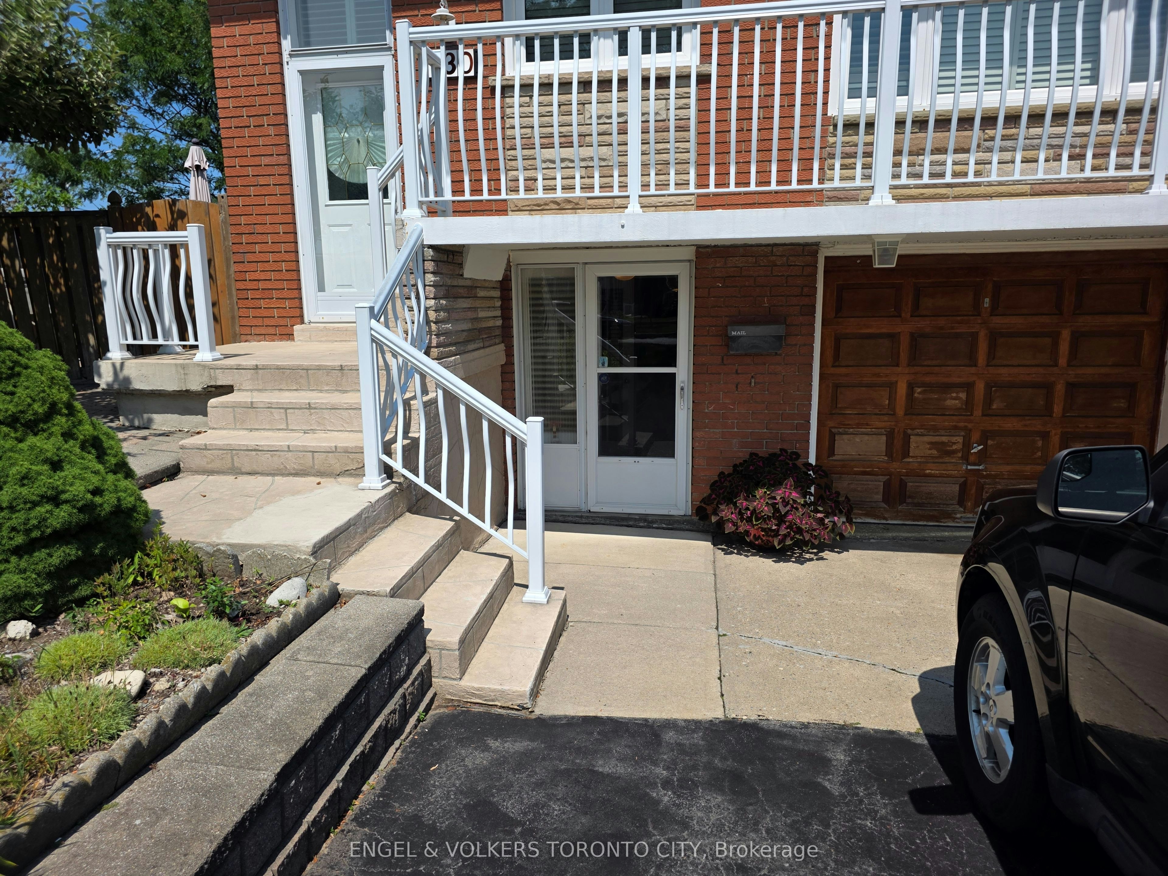 Lower-130 Shoreham Drive, Toronto, ON, M3N 1S9 - 2