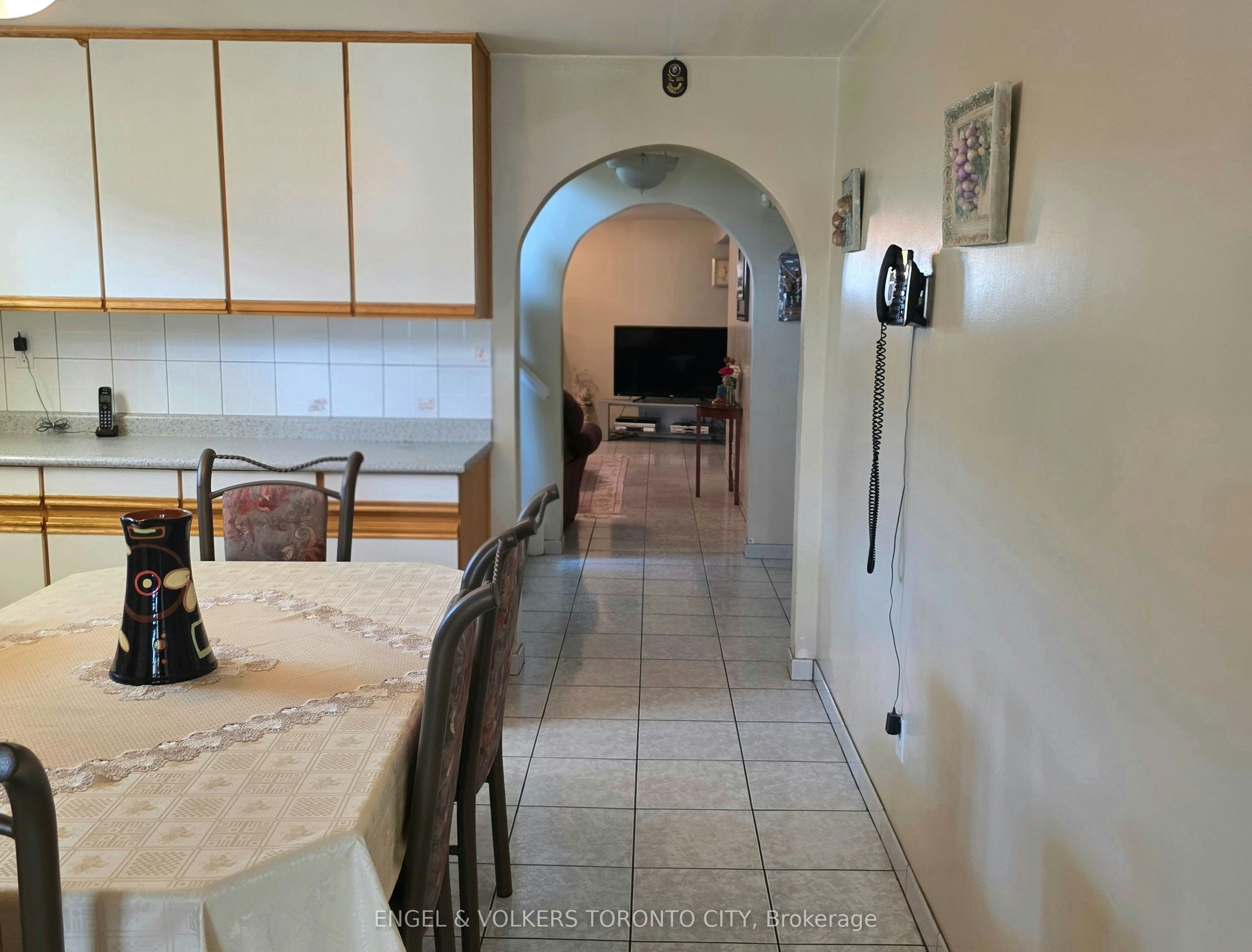 Lower-130 Shoreham Drive, Toronto, ON, M3N 1S9 - 7
