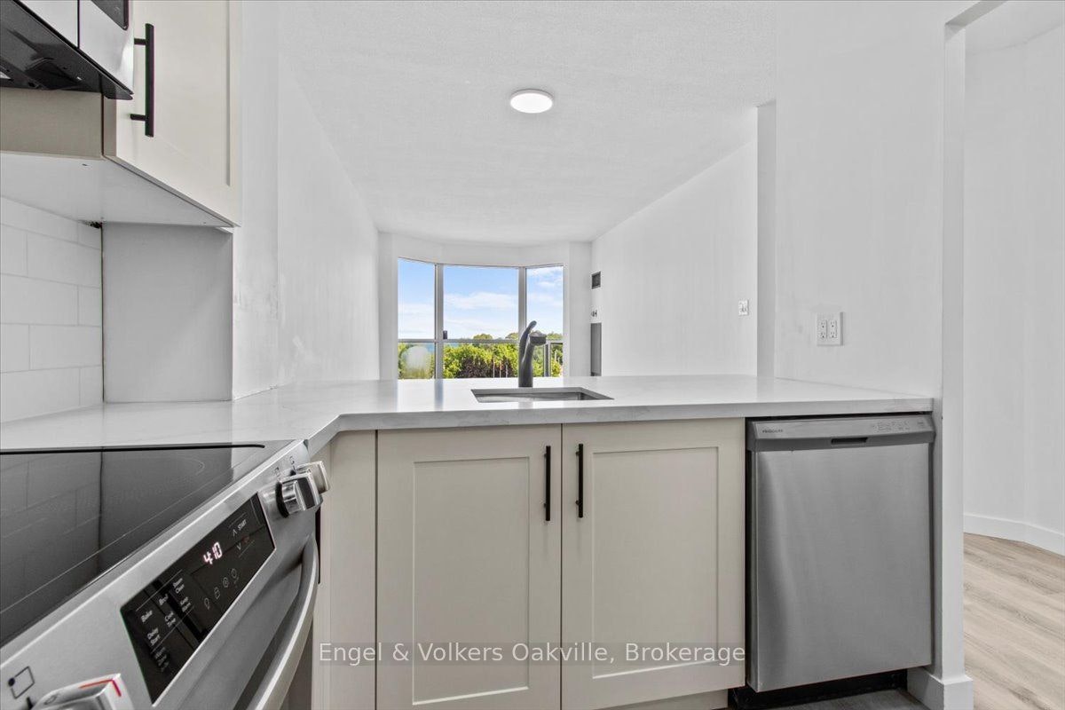 511-2511 Lakeshore Road W, Oakville, ON, L6L 6L9 - 6
