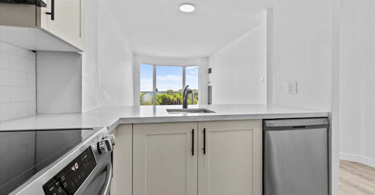 511-2511 Lakeshore Road W, Oakville, ON, L6L 6L9 - 6