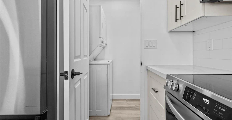 511-2511 Lakeshore Road W, Oakville, ON, L6L 6L9 - 7