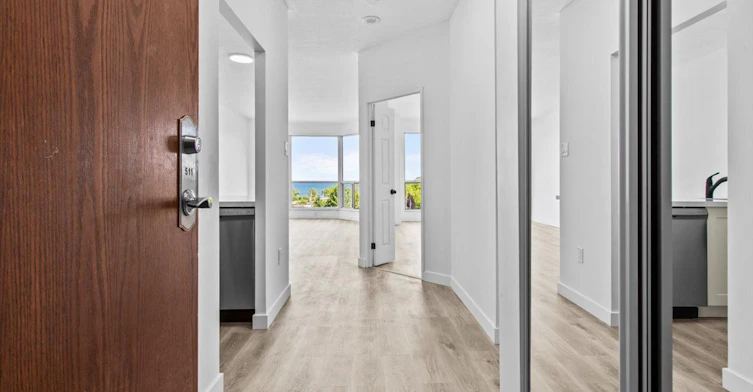 511-2511 Lakeshore Road W, Oakville, ON, L6L 6L9 - 2