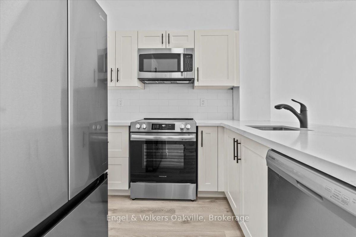 511-2511 Lakeshore Road W, Oakville, ON, L6L 6L9 - 5