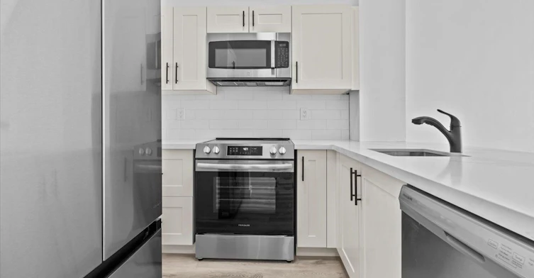 511-2511 Lakeshore Road W, Oakville, ON, L6L 6L9 - 5