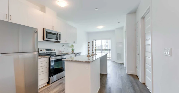 232-102 Grovewood Common, Oakville, ON, L6H 0X2 - 2