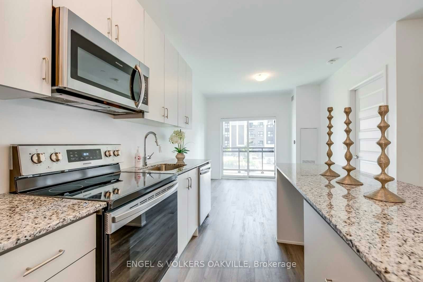 232-102 Grovewood Common, Oakville, ON, L6H 0X2 - 3