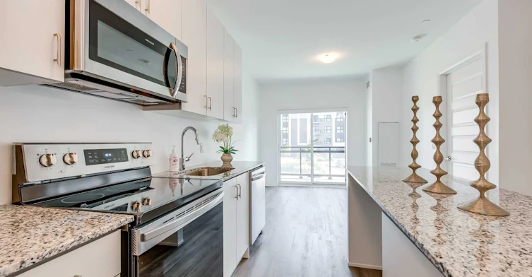 232-102 Grovewood Common, Oakville, ON, L6H 0X2 - 3