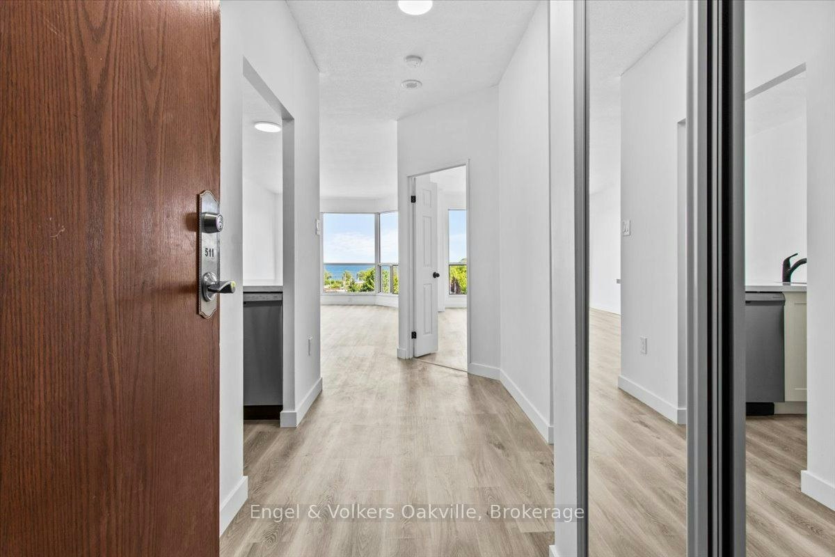 511-2511 Lakeshore Road W, Oakville, ON, L6L 6L9 2
