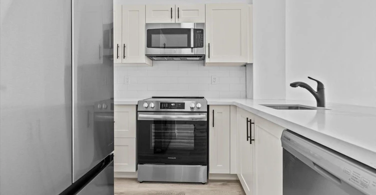511-2511 Lakeshore Road W, Oakville, ON, L6L 6L9 - 5
