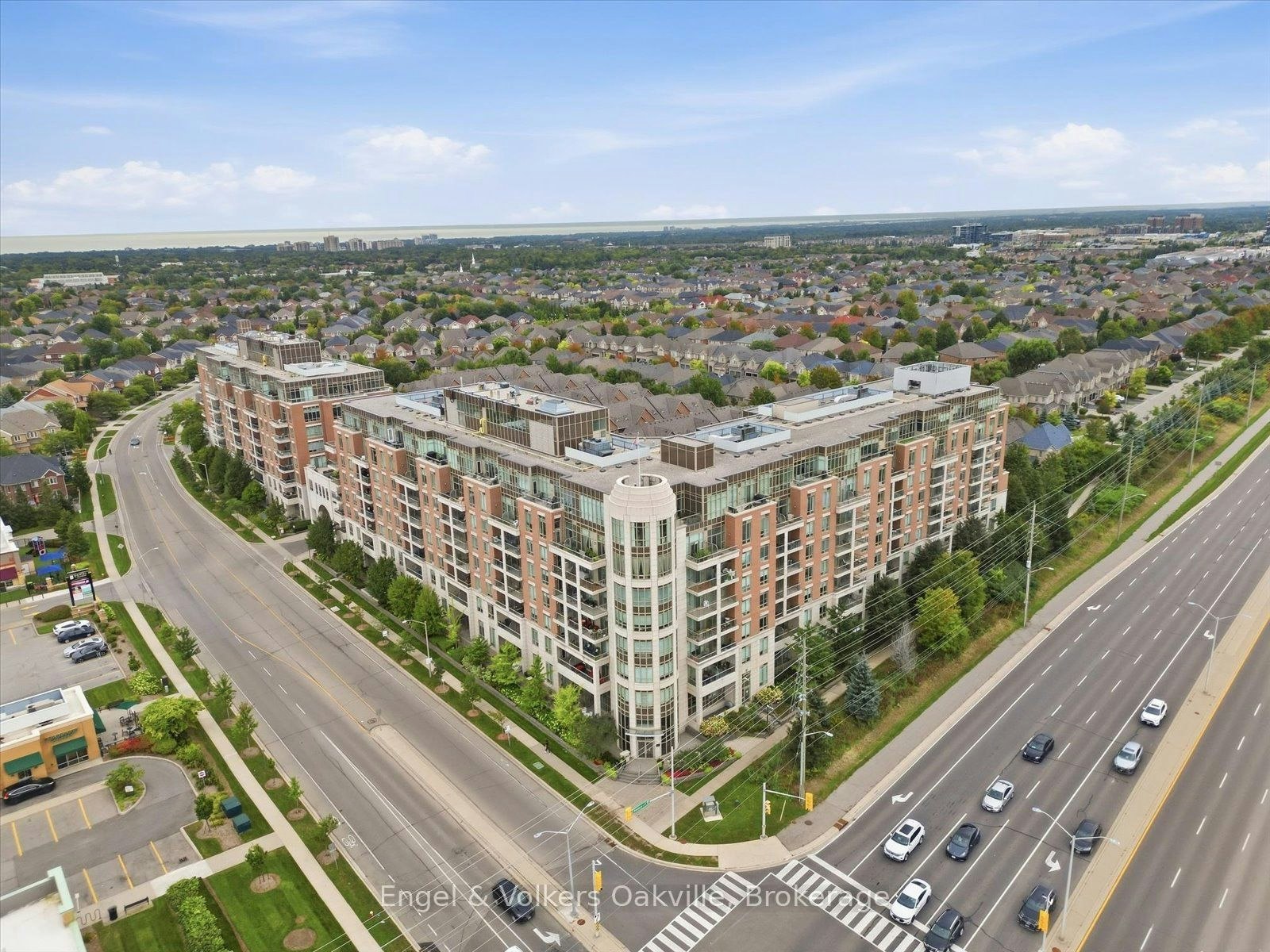 611-2470 Prince Michael Drive, Oakville, ON, L6H 0G9