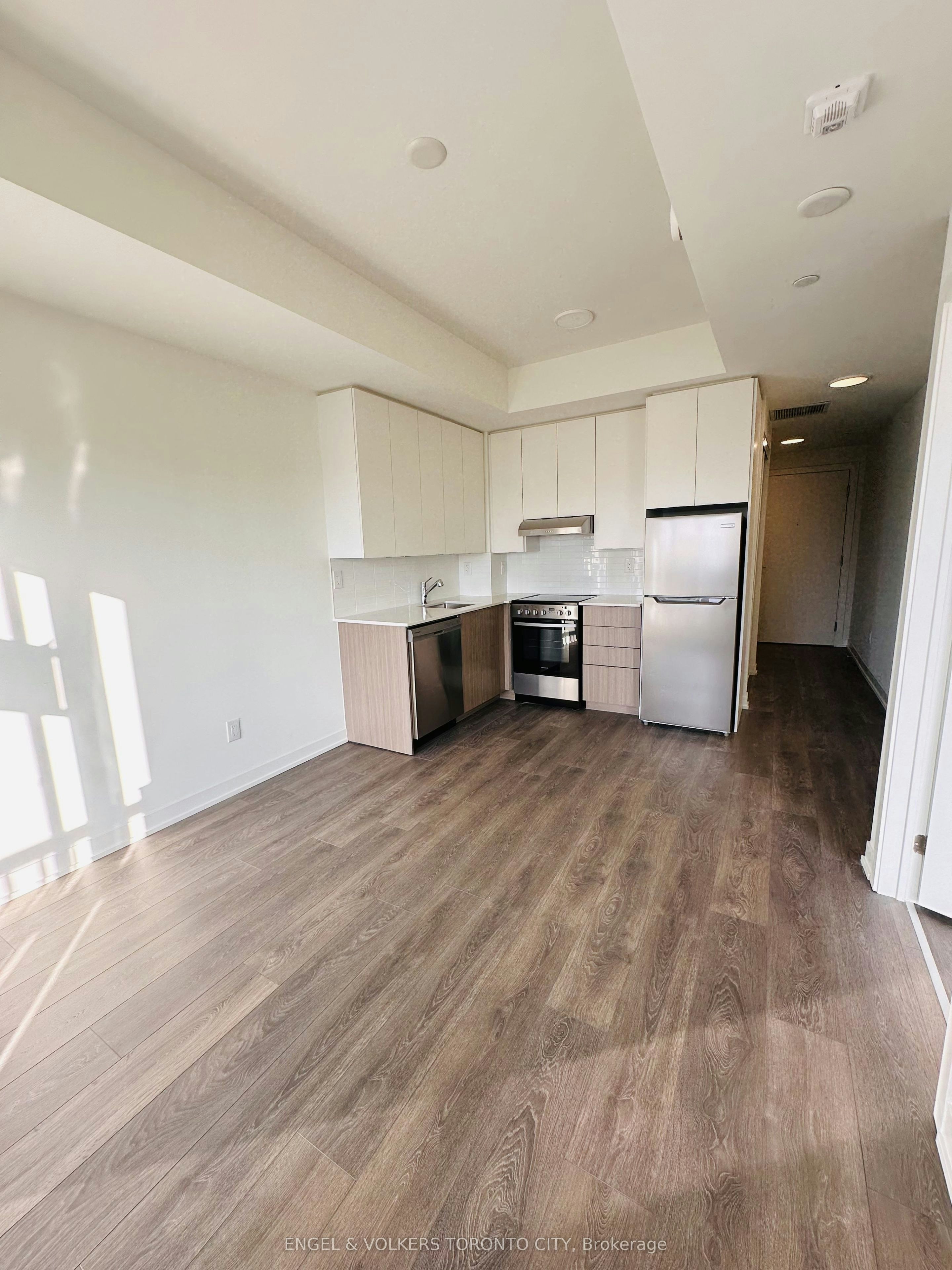 604-165 Canon Jackson Drive, Toronto, ON, M6M 0C4 - 4