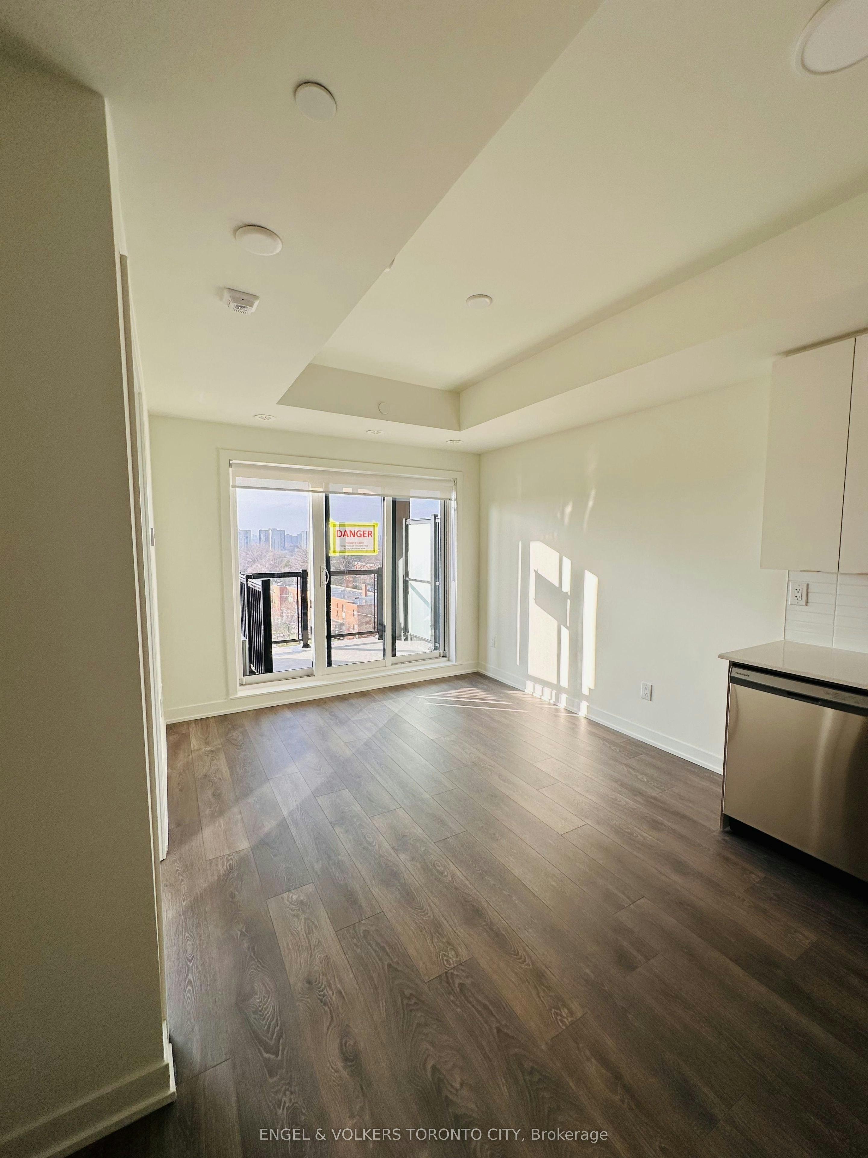 604-165 Canon Jackson Drive, Toronto, ON, M6M 0C4 - 6
