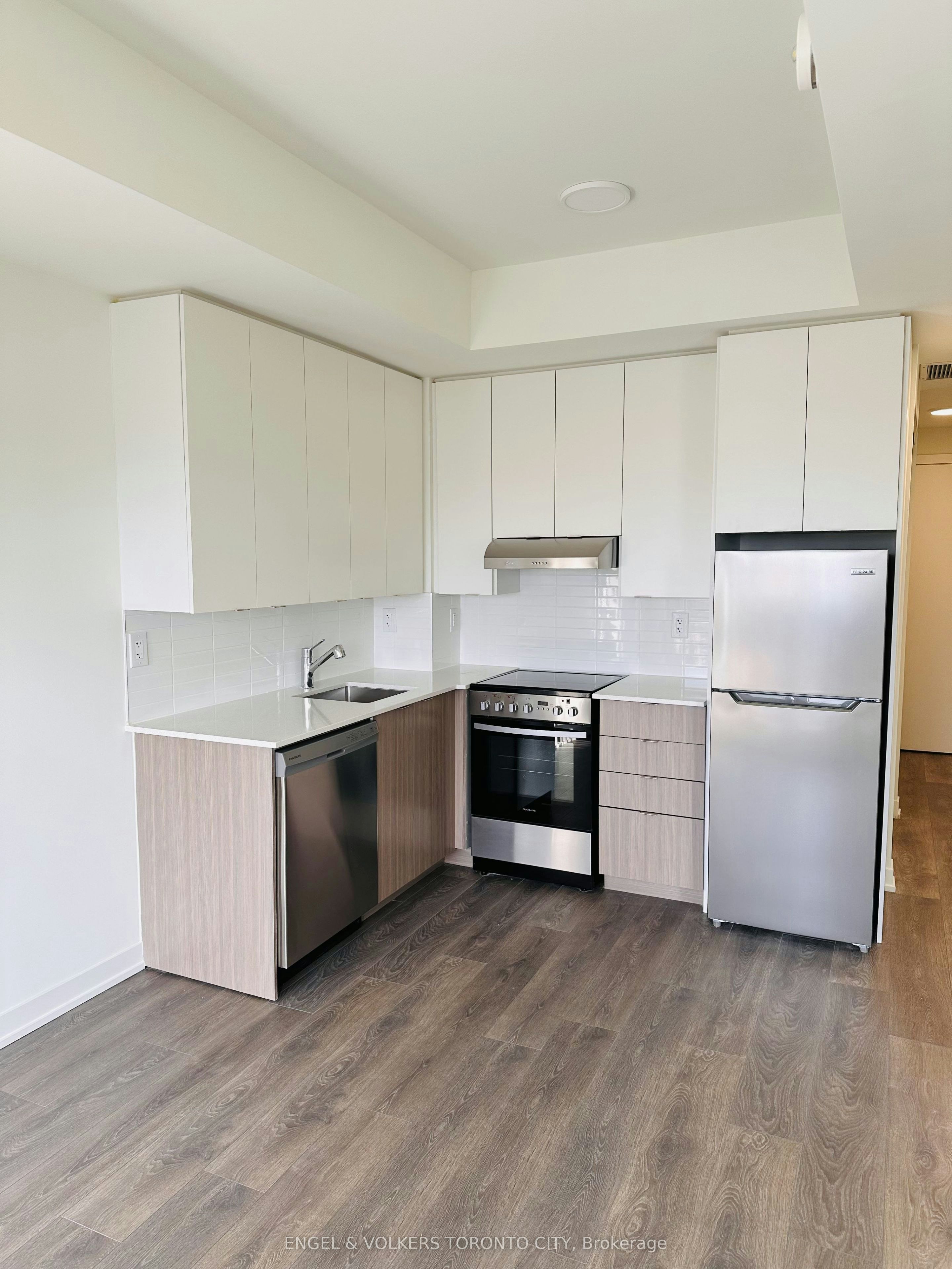 604-165 Canon Jackson Drive, Toronto, ON, M6M 0C4 - 5