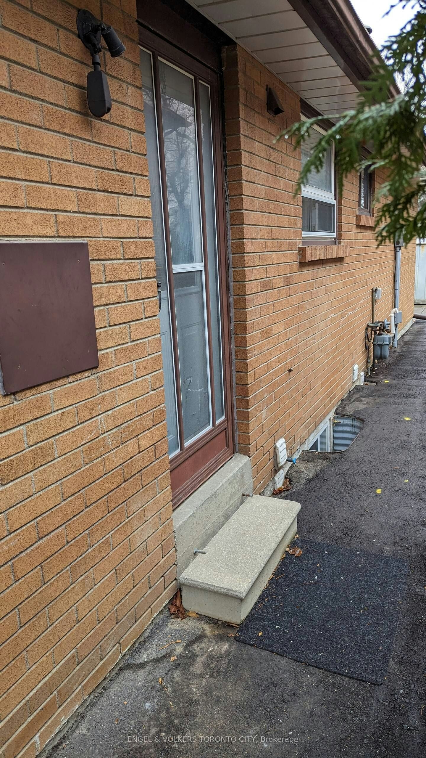 B-18 Elrose Road W, Brampton, ON, L6T 2C2 - 18
