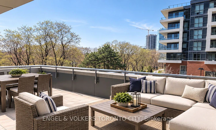 302-2220 Lake Shore Boulevard W