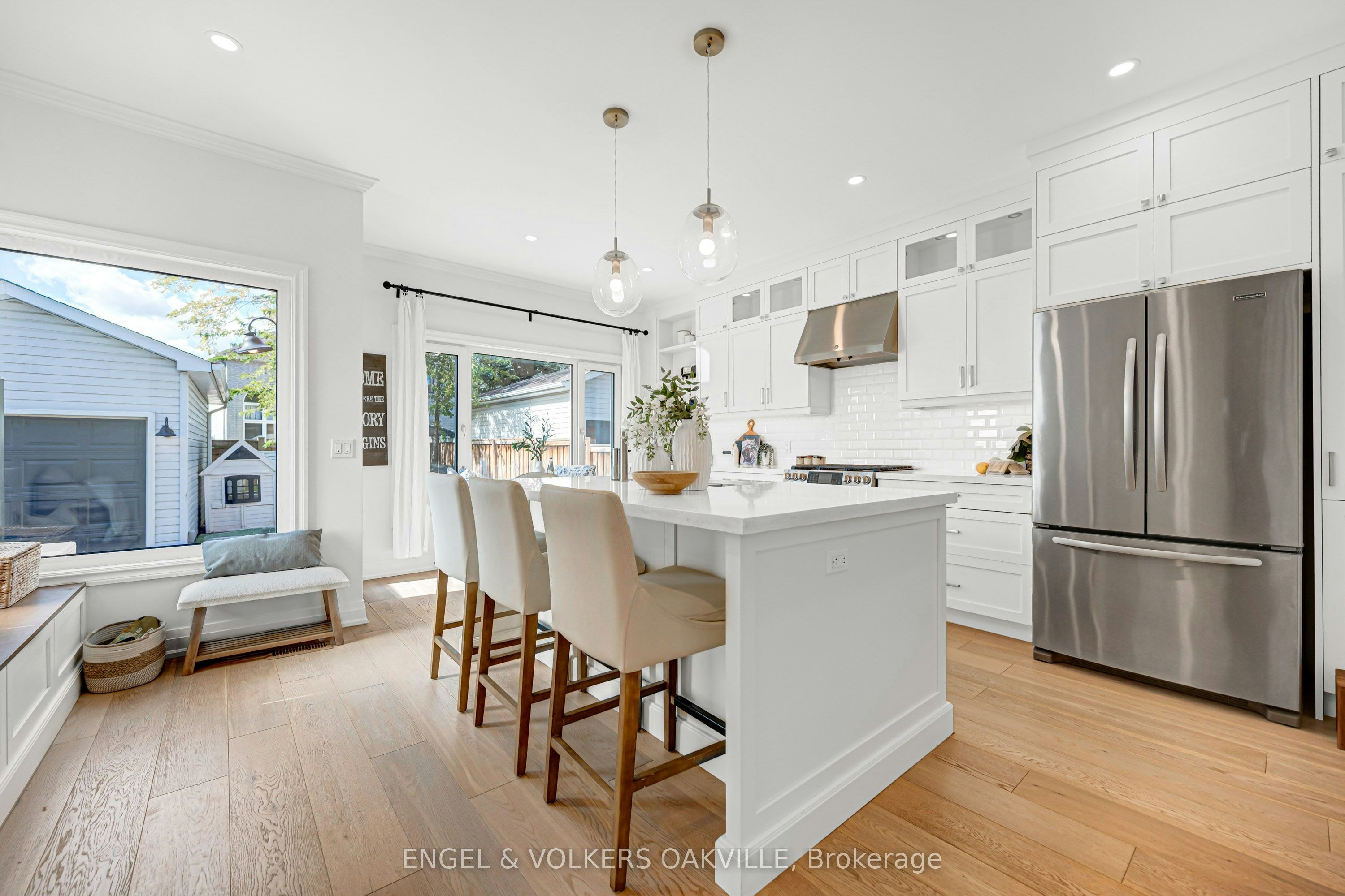 2592 Castle Hill Crescent, Oakville, ON, L6H 6J1