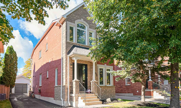 2592 Castle Hill Crescent