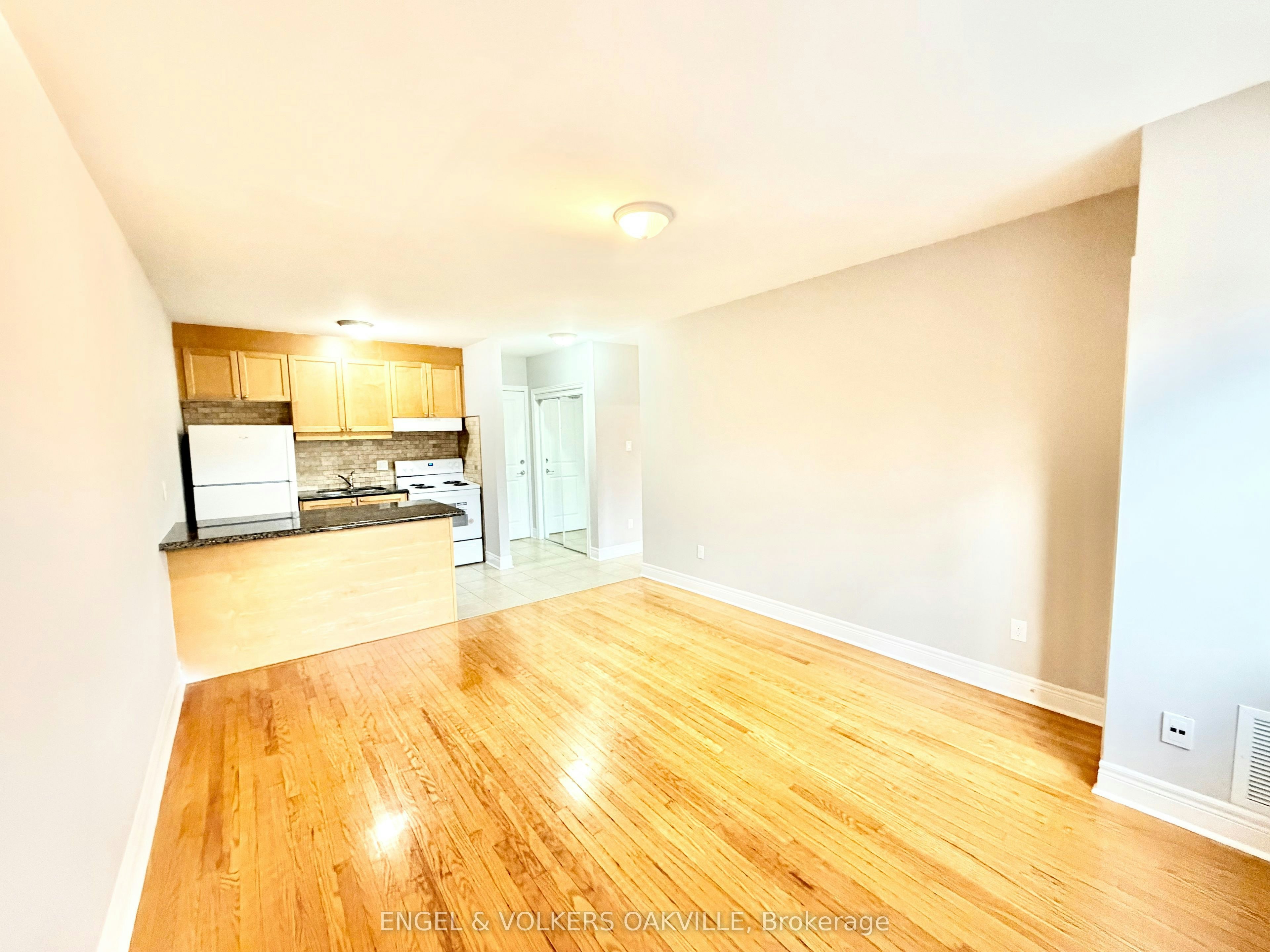 9-100 Twenty Fifth Street, Toronto, ON, M8V 3P9 - 3