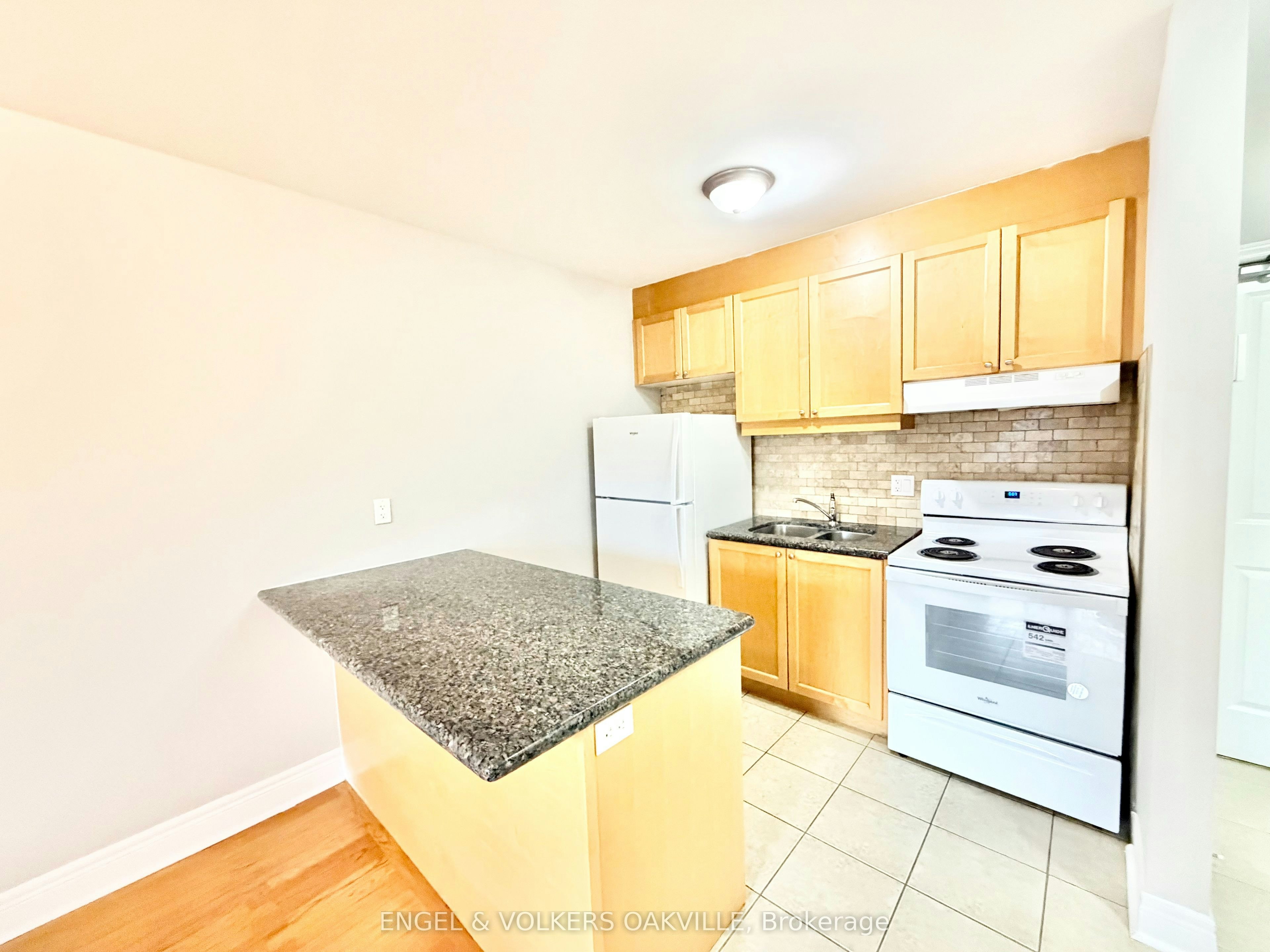 9-100 Twenty Fifth Street, Toronto, ON, M8V 3P9