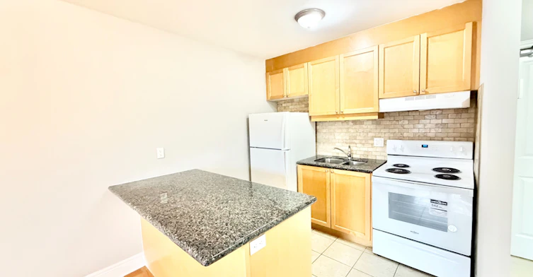 9-100 Twenty Fifth Street, Toronto, ON, M8V 3P9