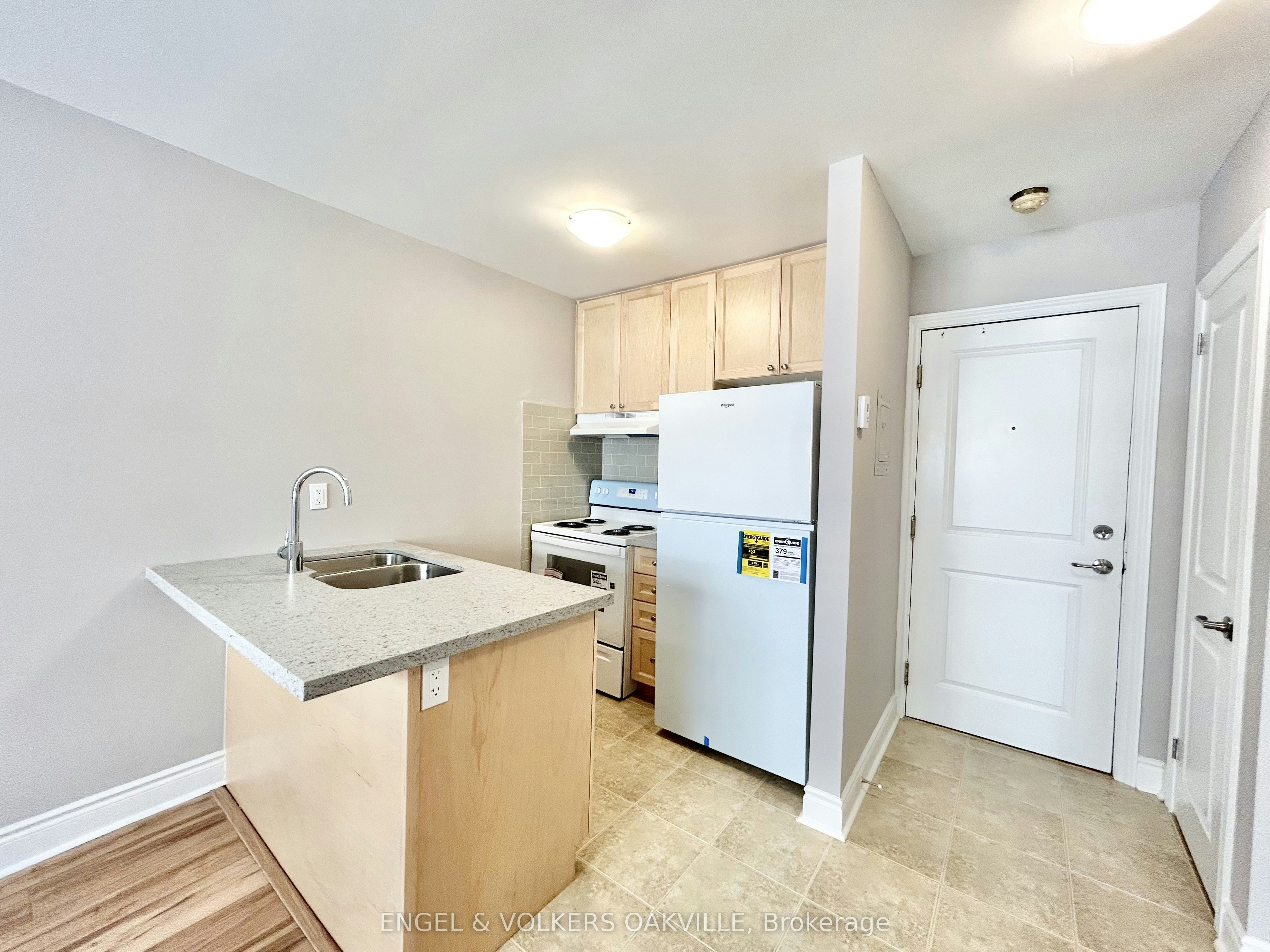 204-11 Thirty Third Street, Toronto, ON, M8W 3G7