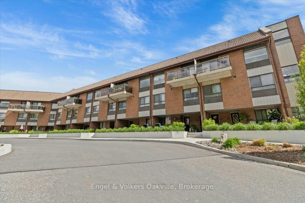 625-1000 Cedarglen Gate, Mississauga, ON, L5C 3Z5