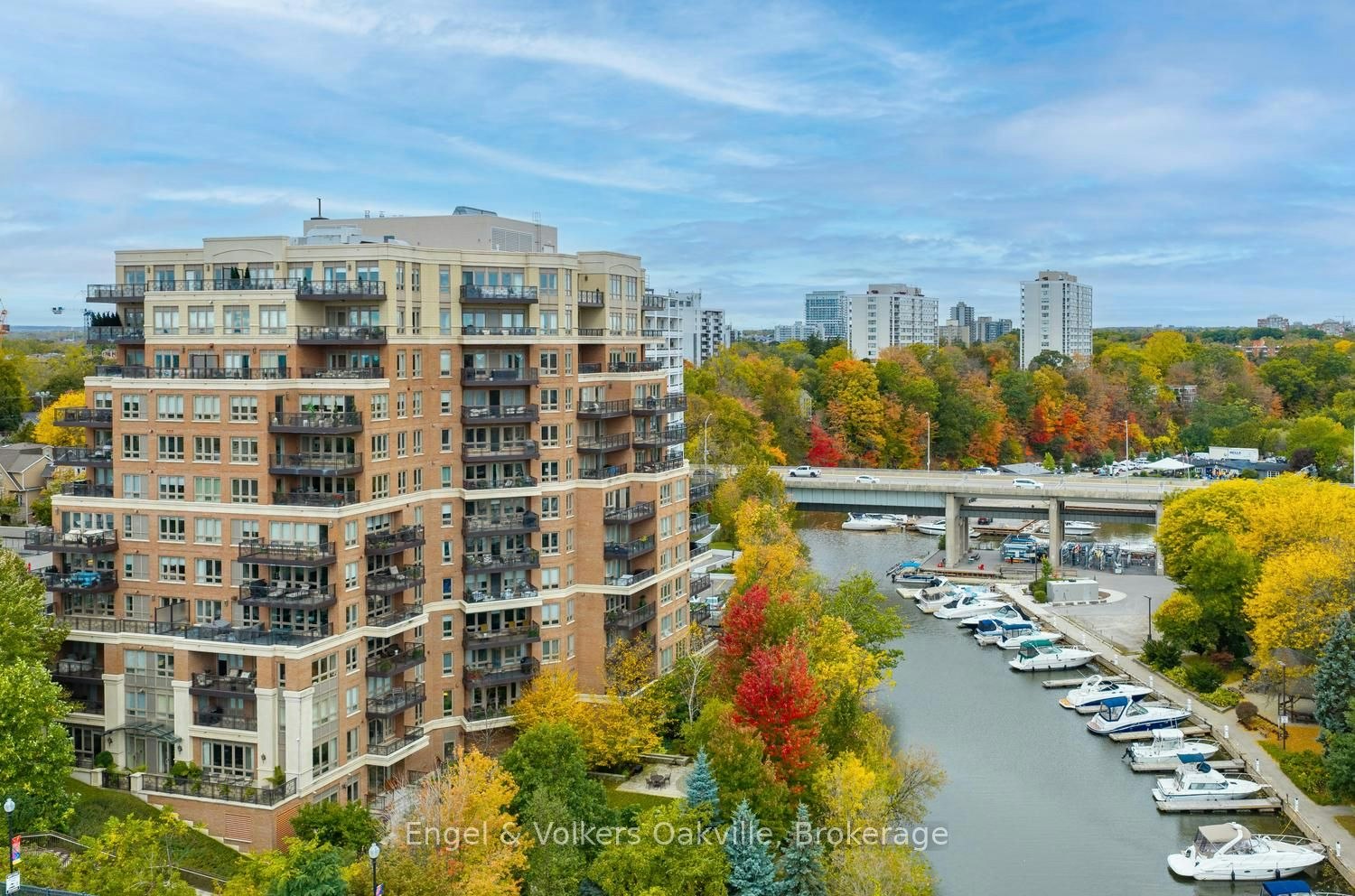 305-111 Forsythe Street, Oakville, ON, L6K 3J9