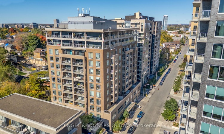 207-100 Champagne Avenue S