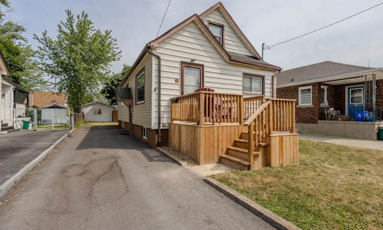 61 Hamilton Street E