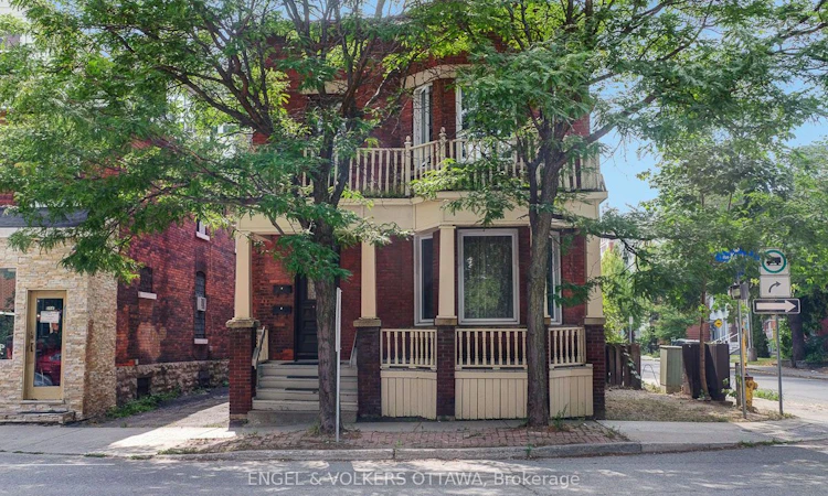 256 Kent Street N