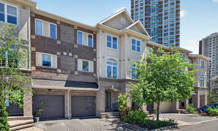 27 Briarway Private
