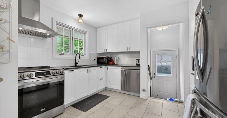 2548 Hanlon Avenue, Ottawa, ON, K2B 7X4 - 5