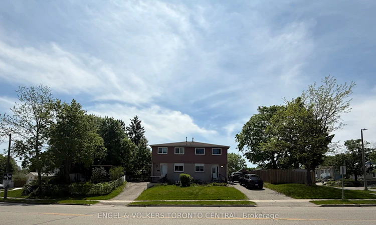 687 College Avenue W