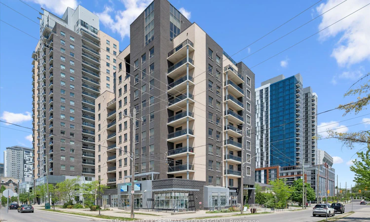 1004-8 Hickory Street W