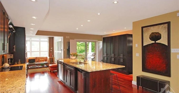 281 Kirchoffer Avenue, Ottawa, ON, K2A 1Y1 - 4