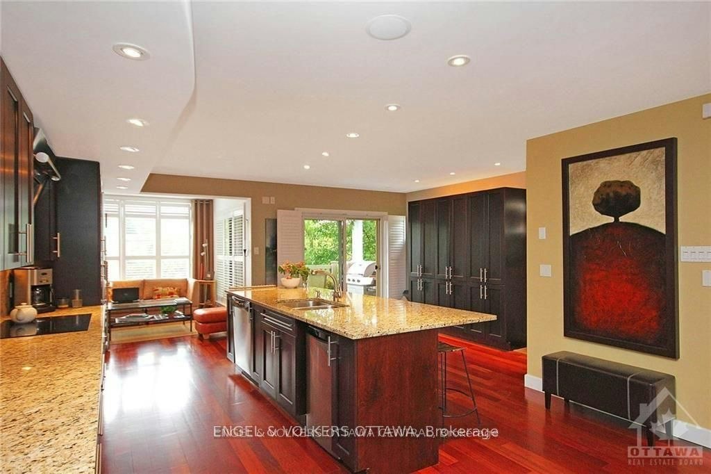 281 Kirchoffer Avenue, Ottawa, ON, K2A 1Y1 - 4