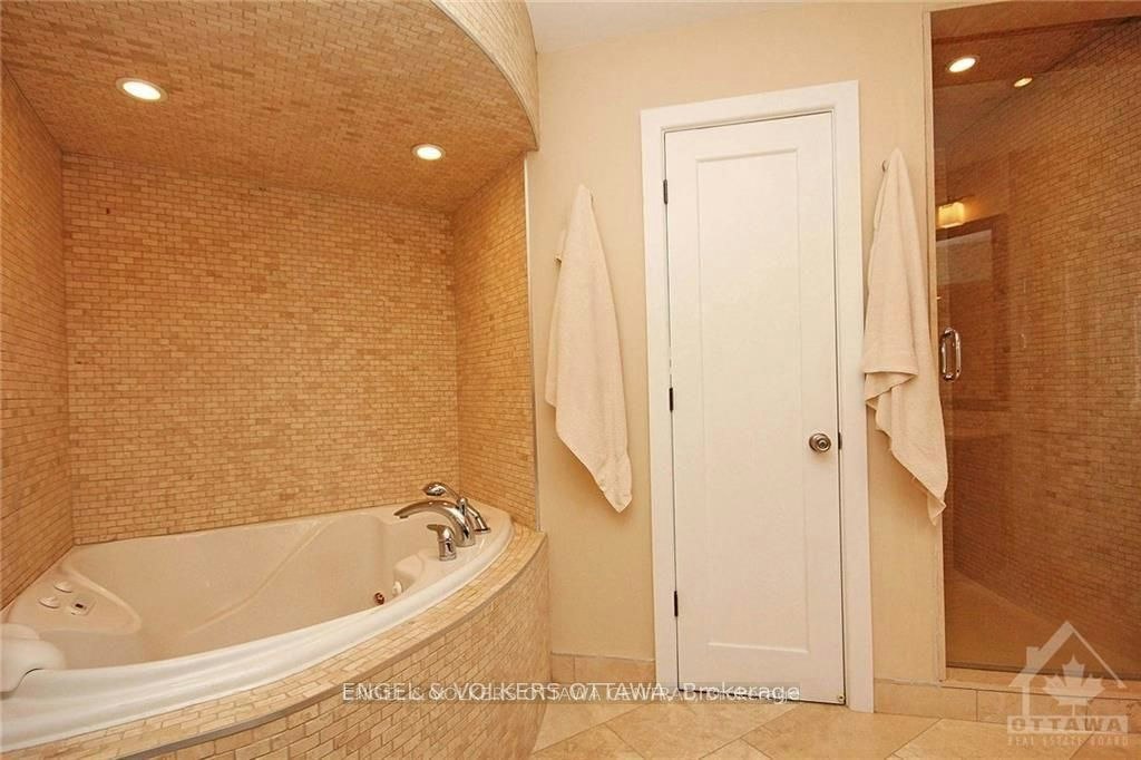 281 Kirchoffer Avenue, Ottawa, ON, K2A 1Y1 - 12