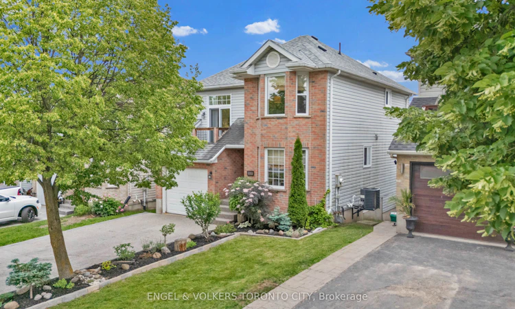 786 Hunters Gate Crescent