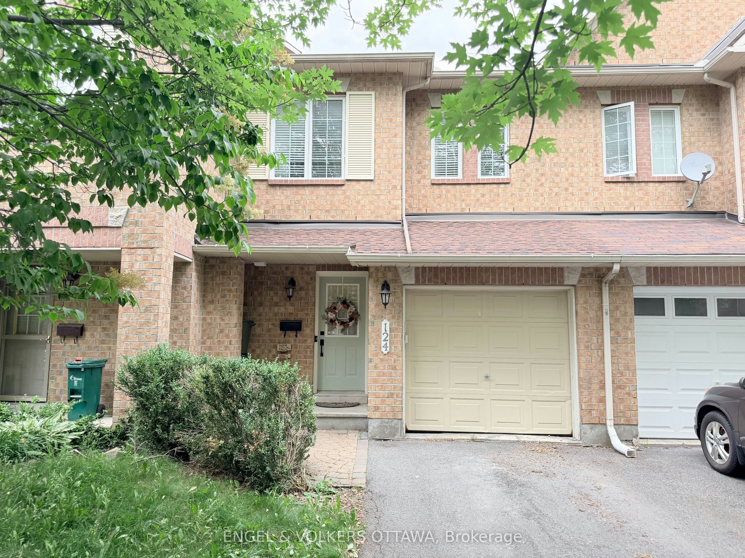 124 Landover Crescent, Ottawa, ON, K2M 2W2