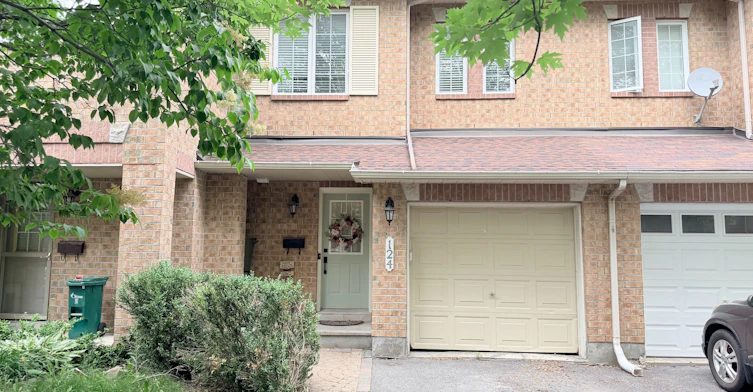124 Landover Crescent, Ottawa, ON, K2M 2W2