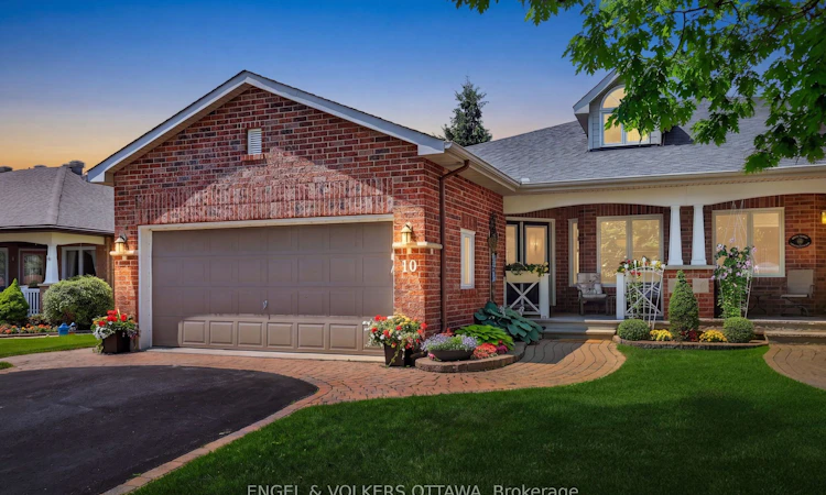 10 Waterthrush Crescent