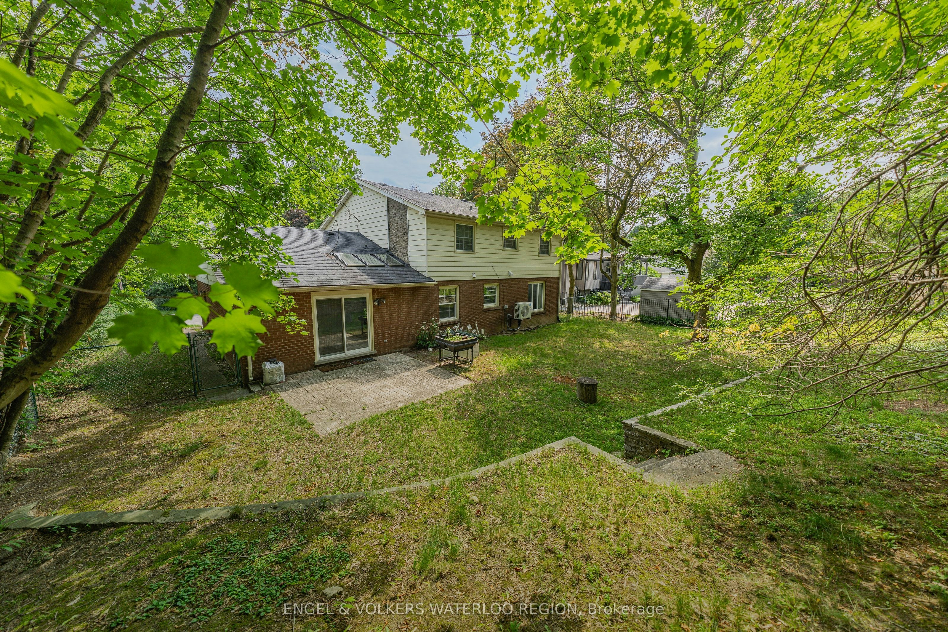 256 Shakespeare Drive, Waterloo, ON, N2L 2T6
